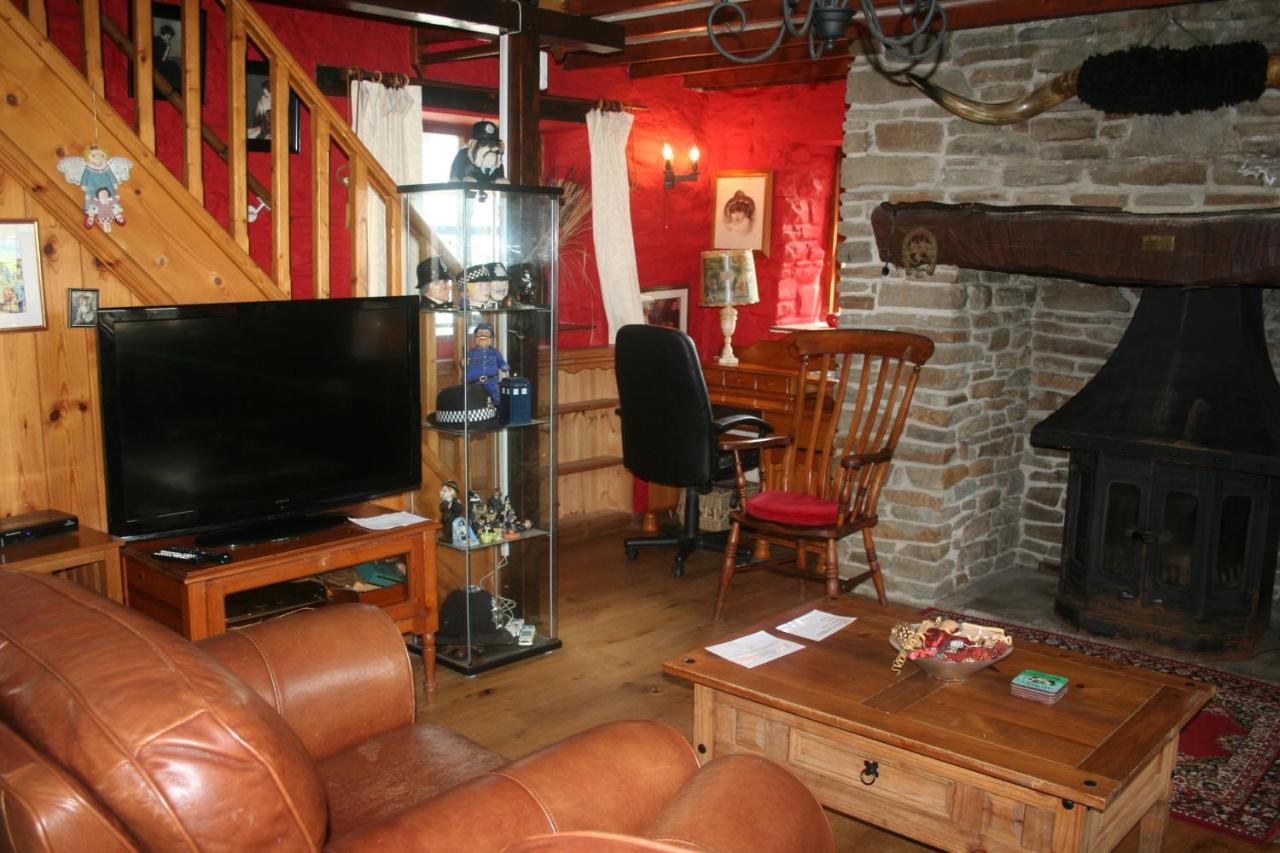 Barn Cottage - Farm Park Stay With Hot Tub Суонси Экстерьер фото