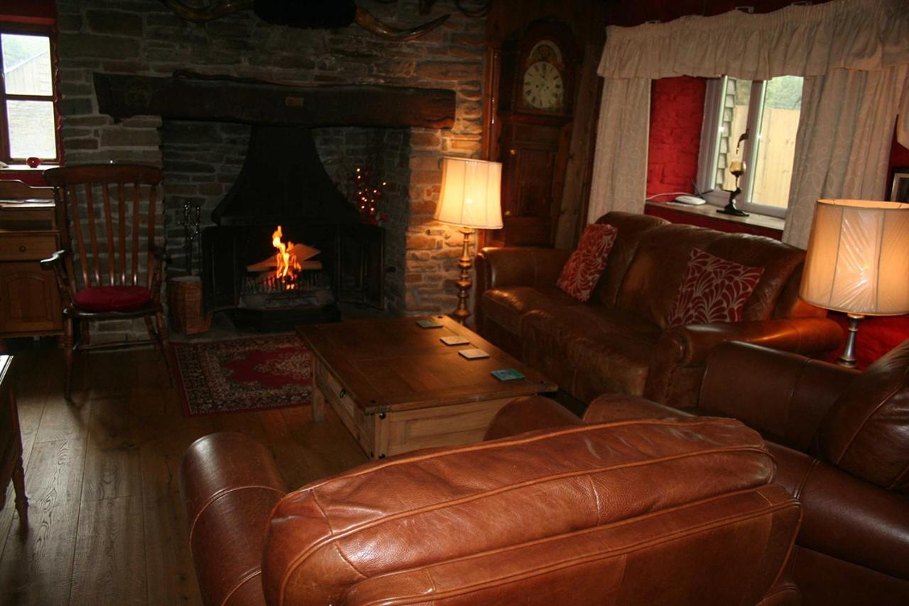 Barn Cottage - Farm Park Stay With Hot Tub Суонси Экстерьер фото